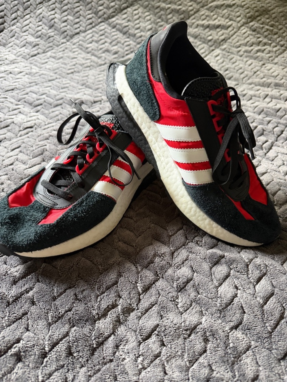 Adidas Black, Red & White Retro Trainer Sneakers Men Size 10.5